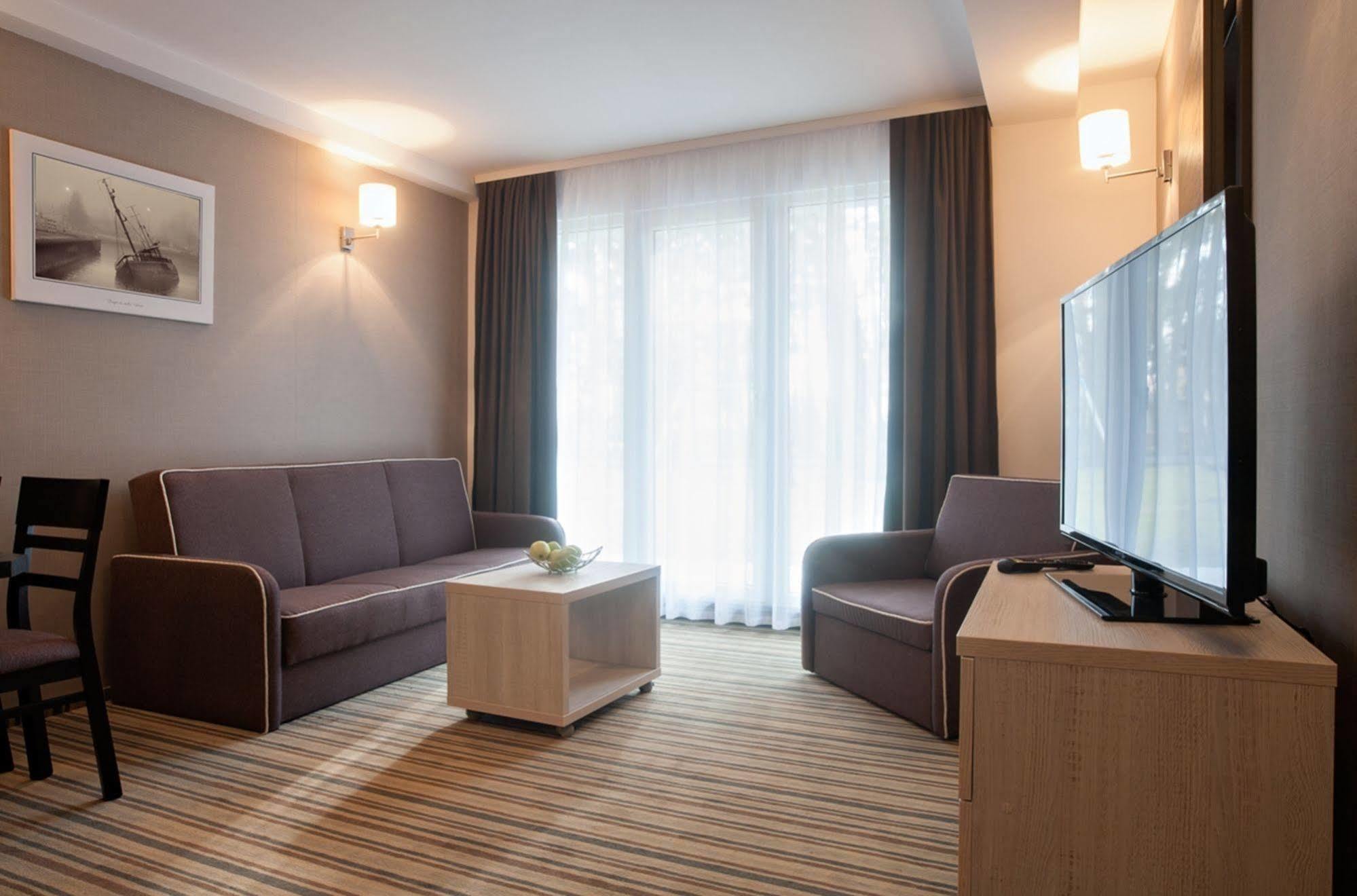 Waterside Resort Darlowko Buitenkant foto