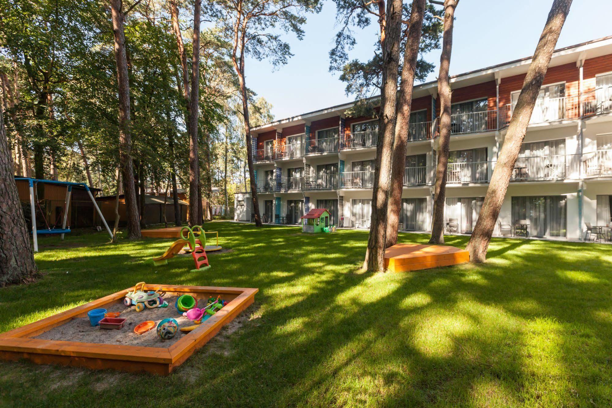 Waterside Resort Darlowko Buitenkant foto